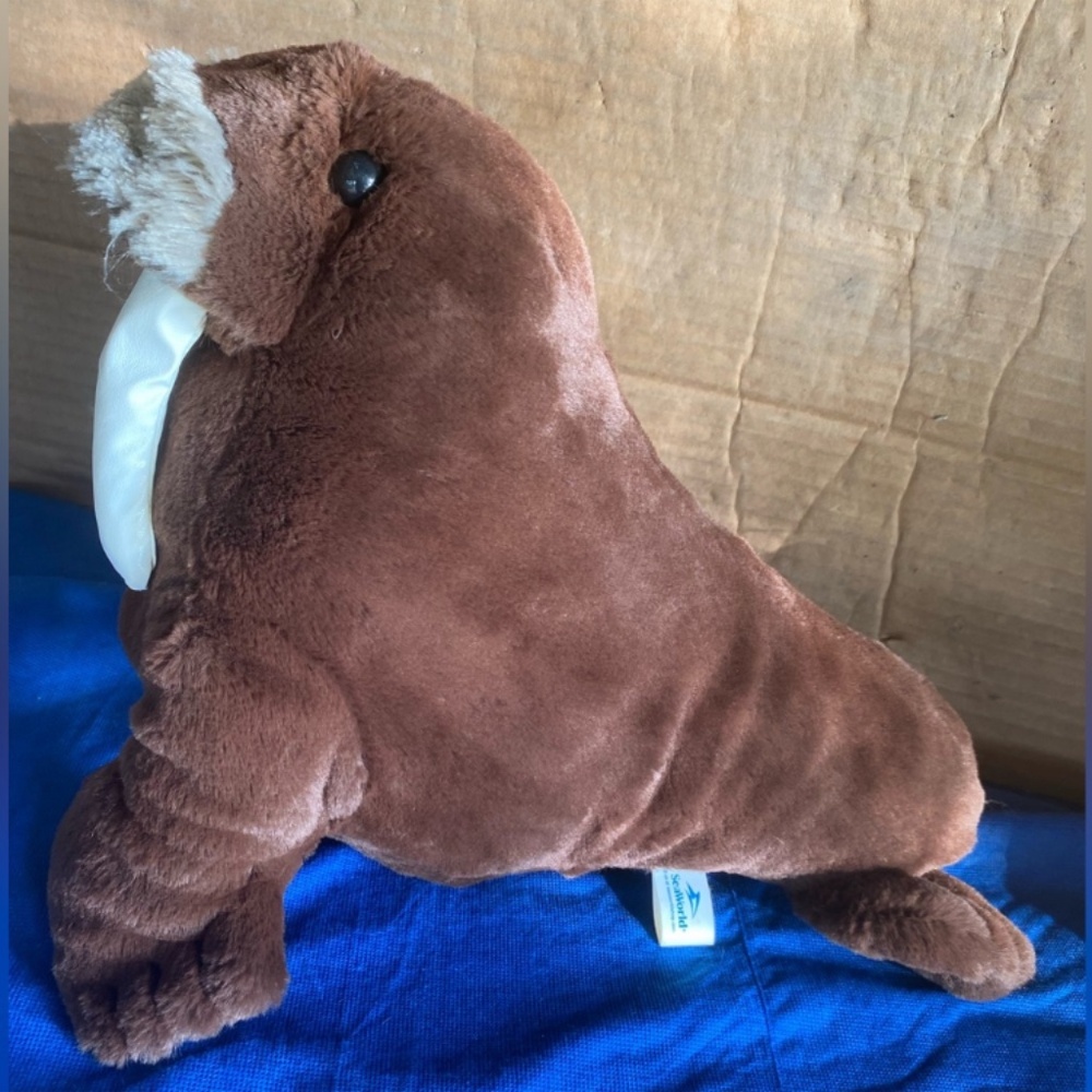 SALE!!! SeaWorld 2021 Walrus plush toy - Picture 2 of 6